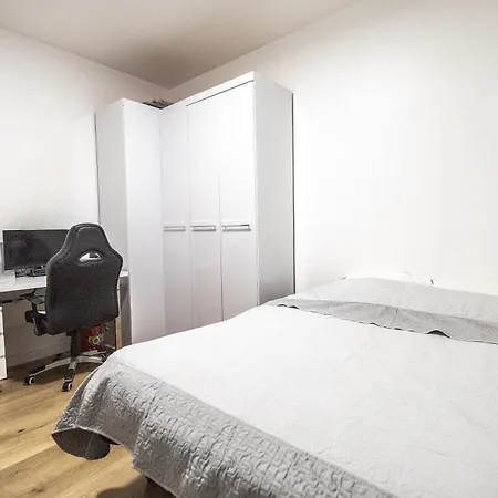 Prestige, Rickeys Apartman Monte-Carlo