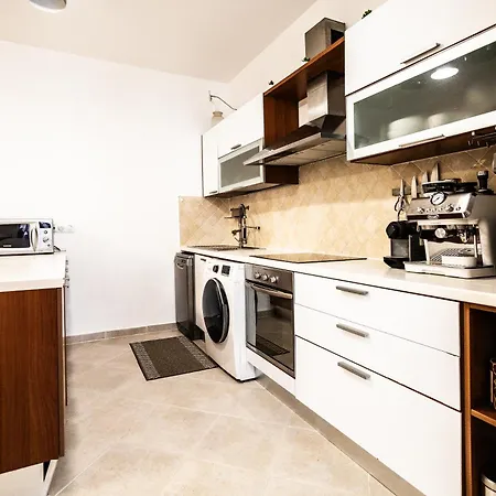 Prestige, Rickeys Apartman Monte-Carlo