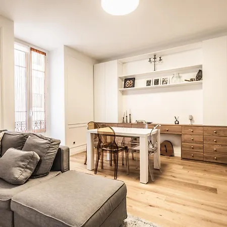 Prestige, Rickeys Apartman