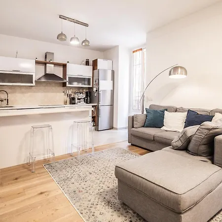 Prestige, Rickeys Apartman *